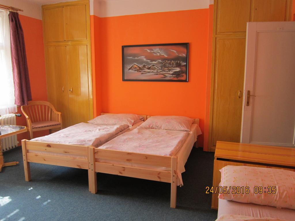 Penzion Uran Stráž pod Ralskem Bagian luar foto